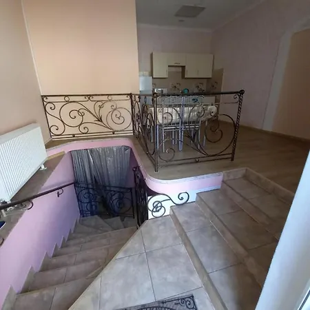 Apartment двухярусная в центре мукачева, улица мира Mukacheve